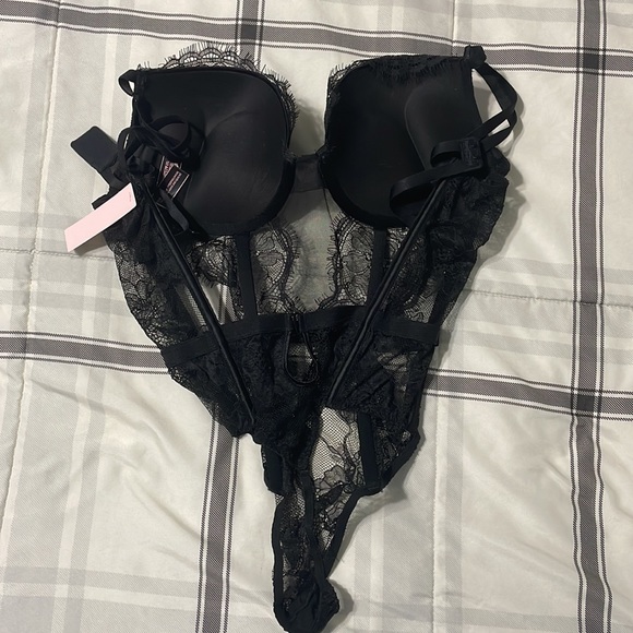 NWT SIZE M VICTORIA’S SECRET ONE PIECE BLACK LACE LINGERIE BODYSUIT - Picture 3 of 3